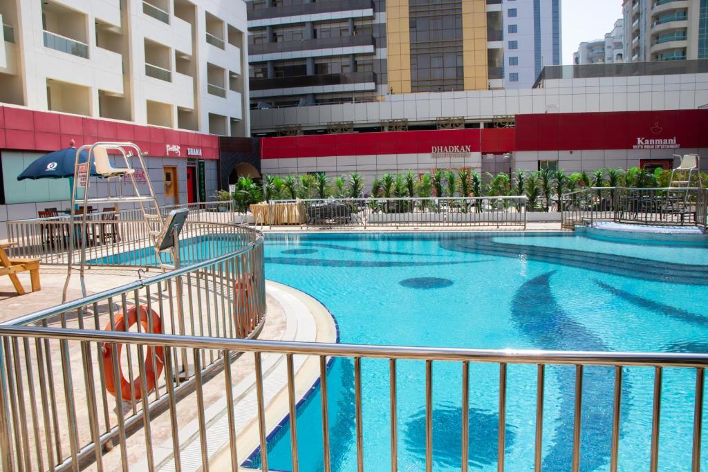 スイミングプール