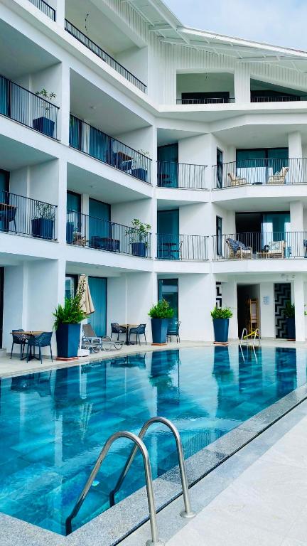 スイミングプール