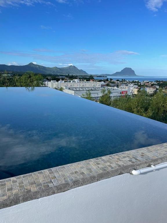 One loft design rooftop pool, Riviere Noire