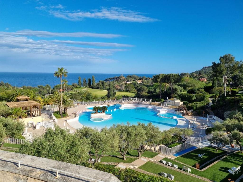 CAP ESTEREL AGAY SAINT RAPHAEL VUE COEUR DU SITE PISCINE GOLF MER Studio 4 personnes chez Magali - 2