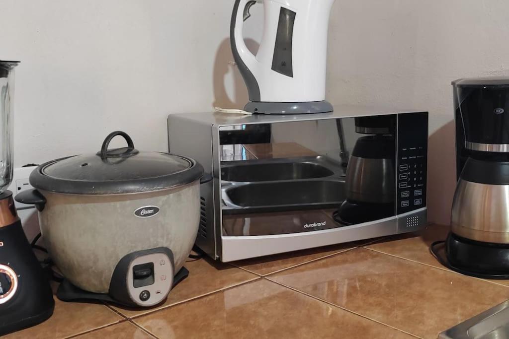 Tranquilo, WIFI y cerca de playas, ArLiz House, Guanacaste