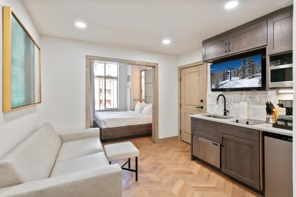 Ski in/out at Westgate, Remodeled studio, Resort amenities, Multiple Pools, Spa and Restaurant 4803B, Park City