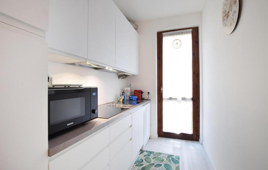 Amazing Apartment In Bardolino - 4