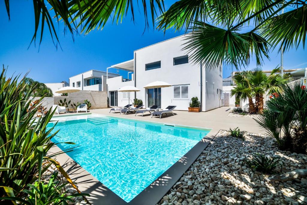 CASA BLANCA VILLA Exclusive with Private Pool - 2