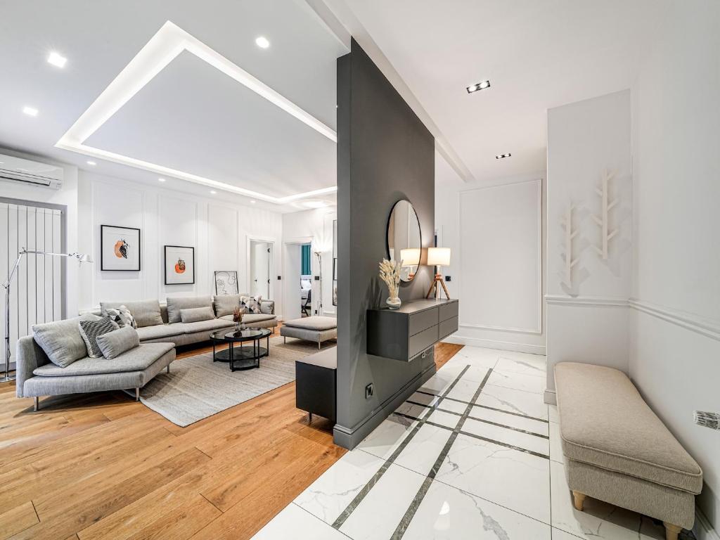 Enjoy B-52 Crown - 1