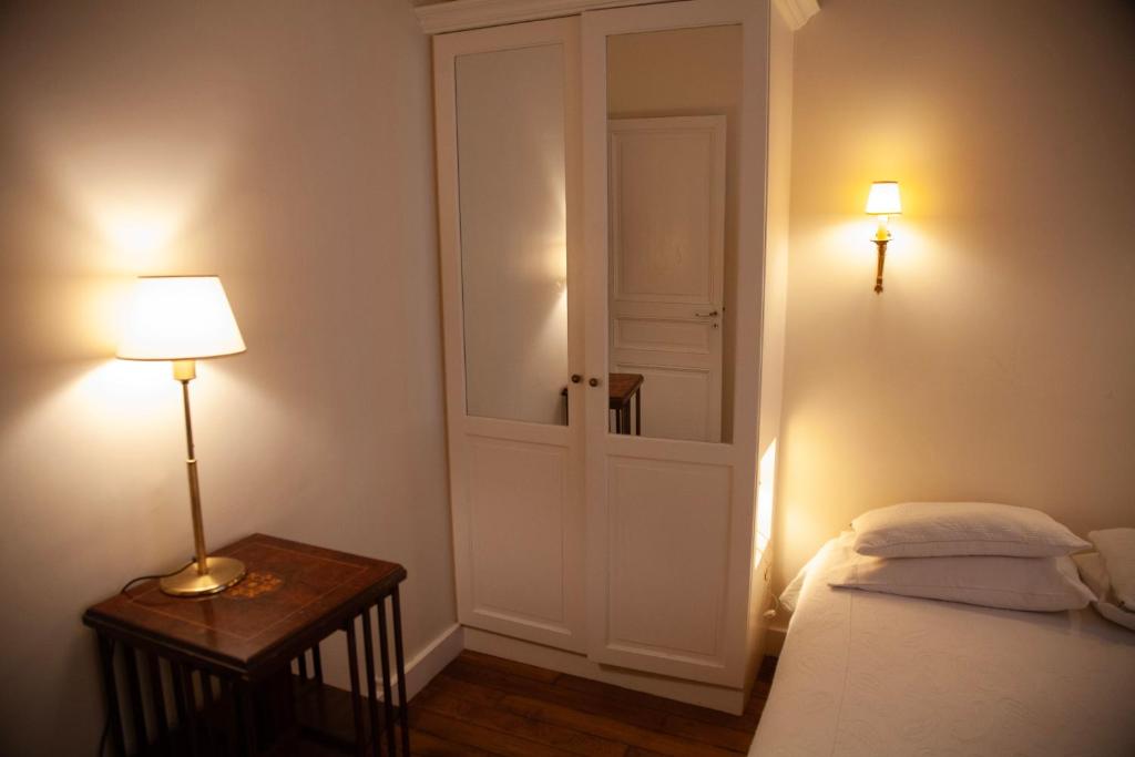 Arc de Triomphe Chic Room - 3