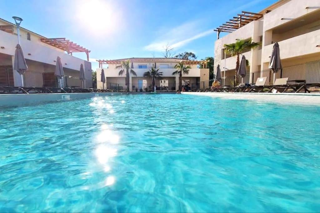 Studio 2 personnes vue mer et pieds dans l'eau, Linguizzetta