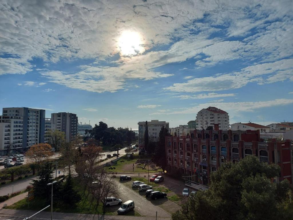 Bar Central Point, Bar