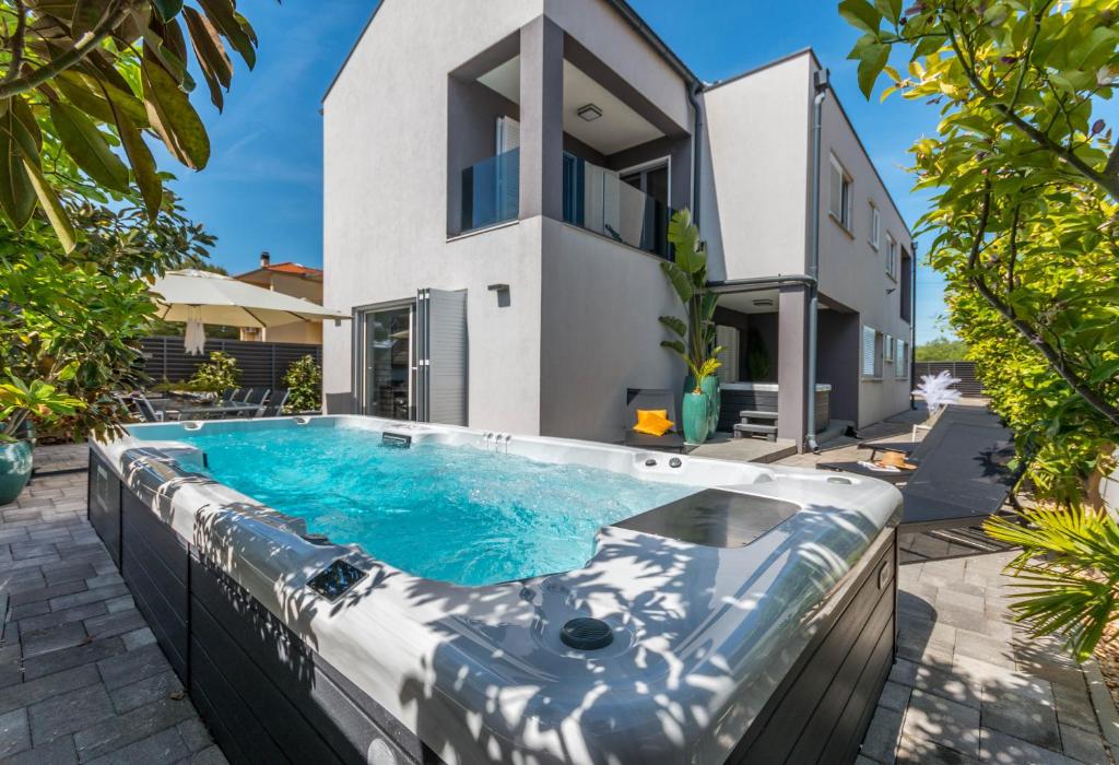 House with pool Ledenko, Biograd na Moru