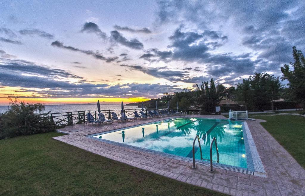 Loukas Apartments On The Waves photo