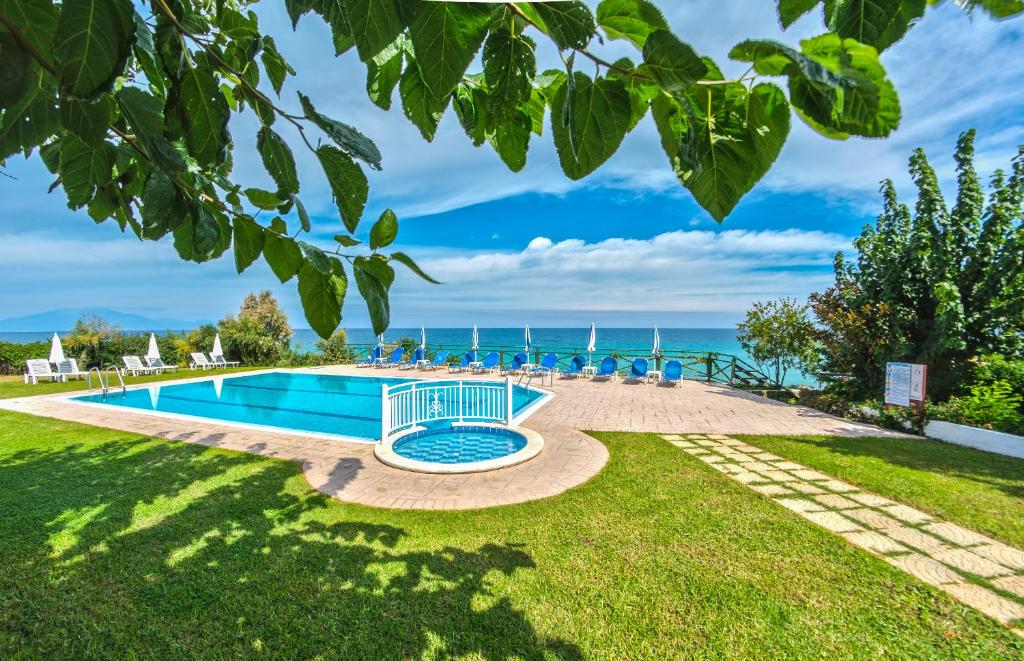 Loukas Apartments On The Waves photo