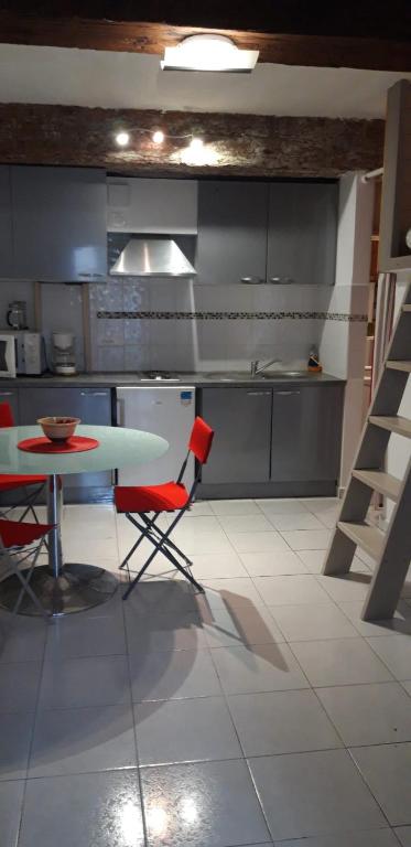 Studio RDC centre ville, plage imminente - 1