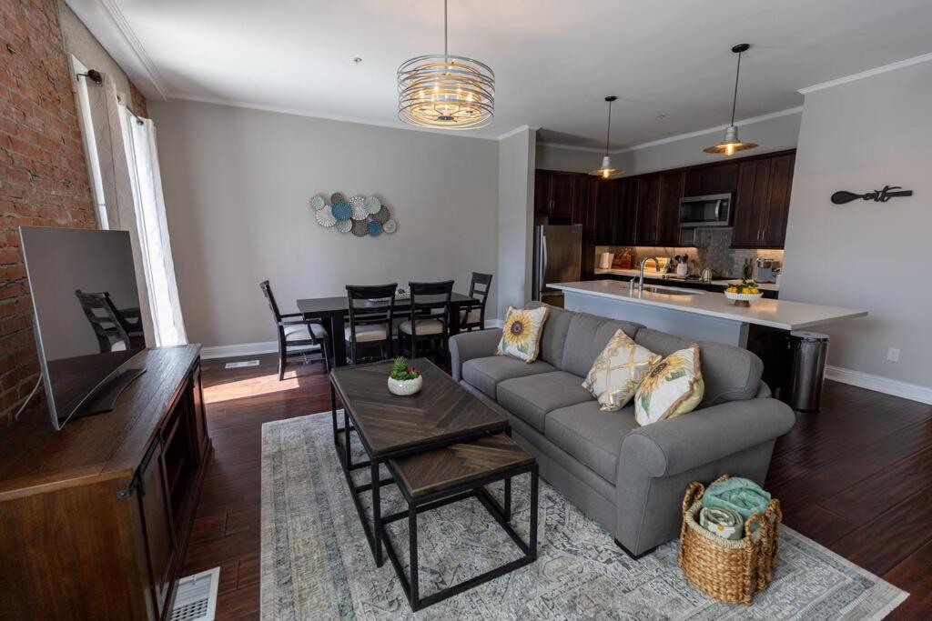 A Gem on the Strand, Galveston