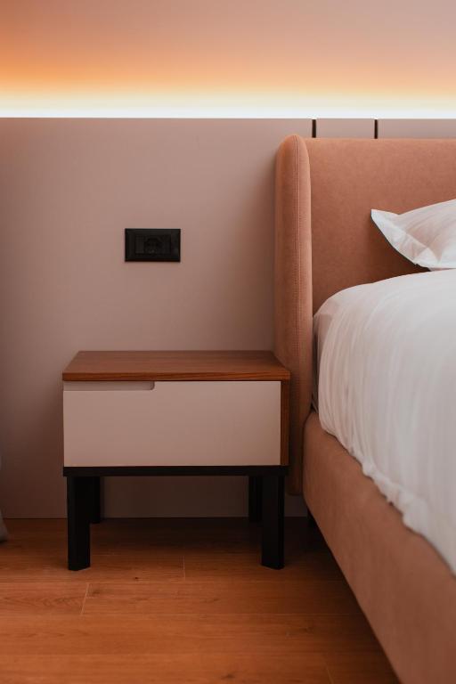 Royal-G Deluxe Hotel — Hotel rooms in Golem, Tirane