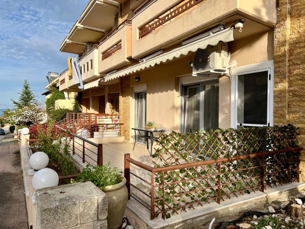 Ground-floor Apartment with Terrace, Kallithea