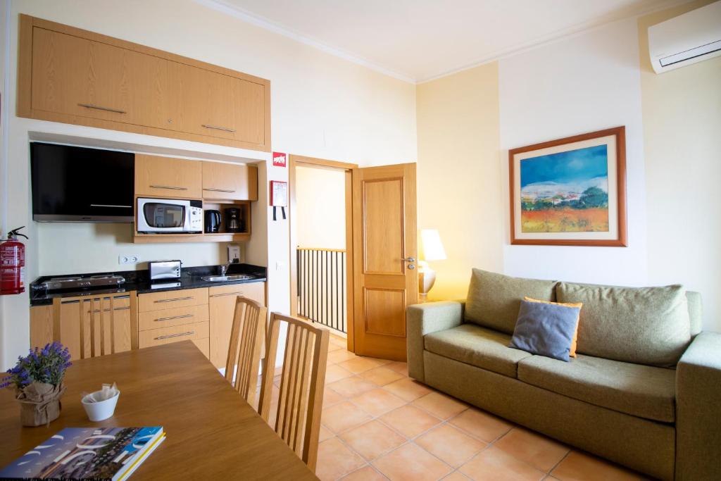 ห้องส่วนกลางสำหรับนั่งเล่น/ดูทีวี