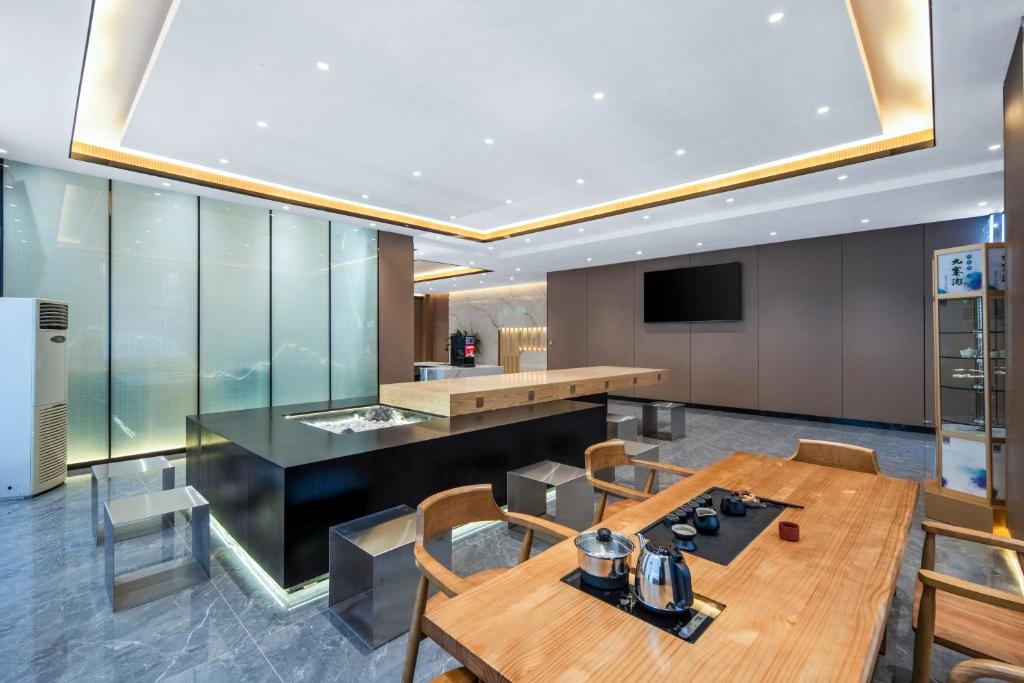 ジウザイ ツアー ル グランド ラージ ホテル (Jiuzhai tour Le Grand Large Hotel) 共用ラウンジ/TVエリア