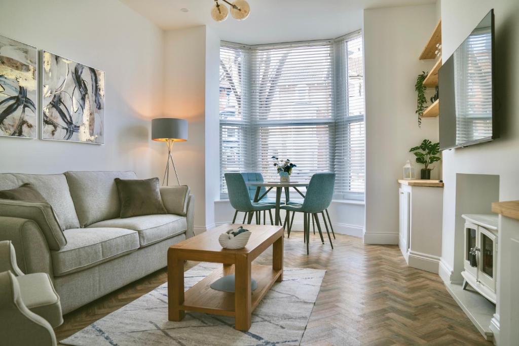 Modern garden flat, Southsea with parking, Portsmouth