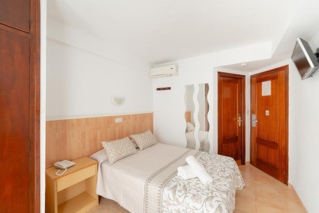 Hotel Santa Faz TRG — Hotel rooms in Benidorm, Valencian Community