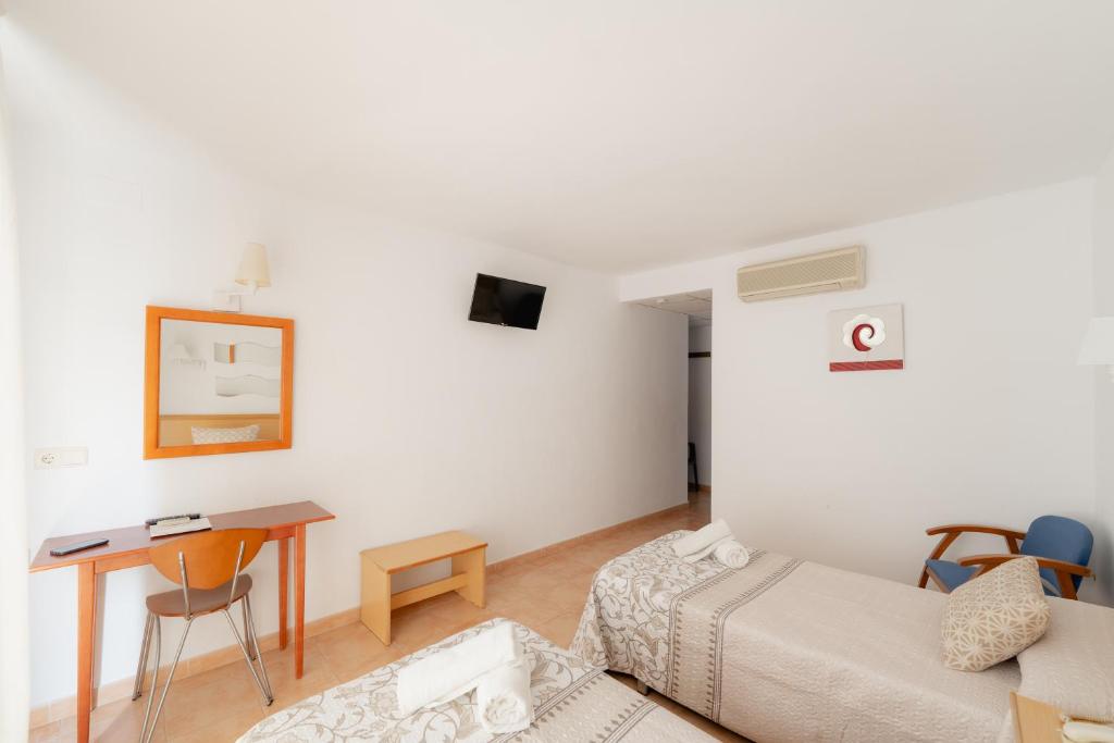 Hotel Santa Faz TRG — Hotel rooms in Benidorm, Valencian Community