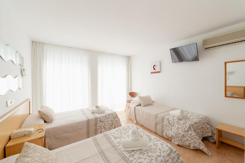 Hotel Santa Faz TRG — Hotel rooms in Benidorm, Valencian Community