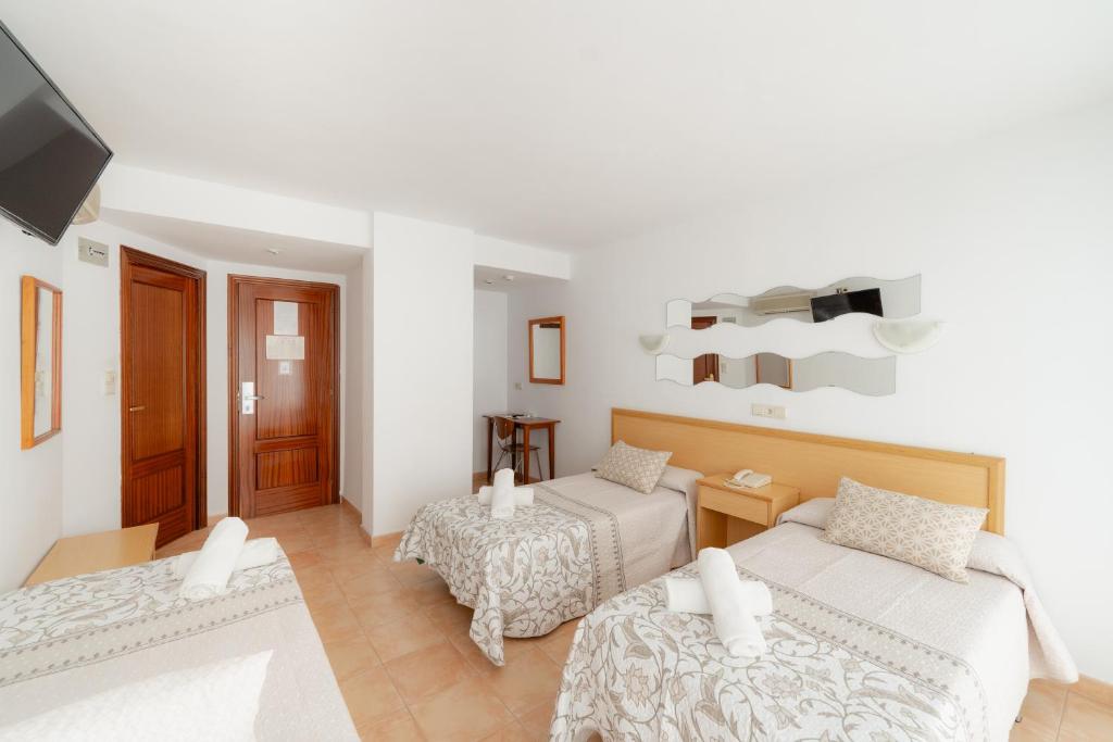 Hotel Santa Faz TRG — Hotel rooms in Benidorm, Valencian Community