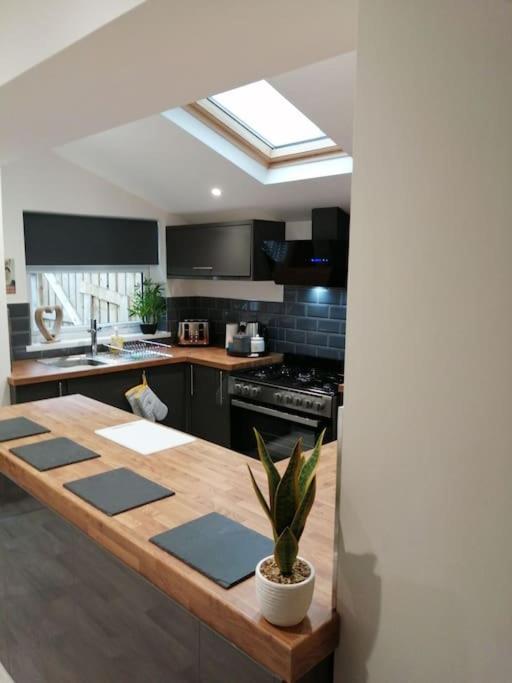 Walkers rest (Afan Valley) sleeps 5, Cymmer