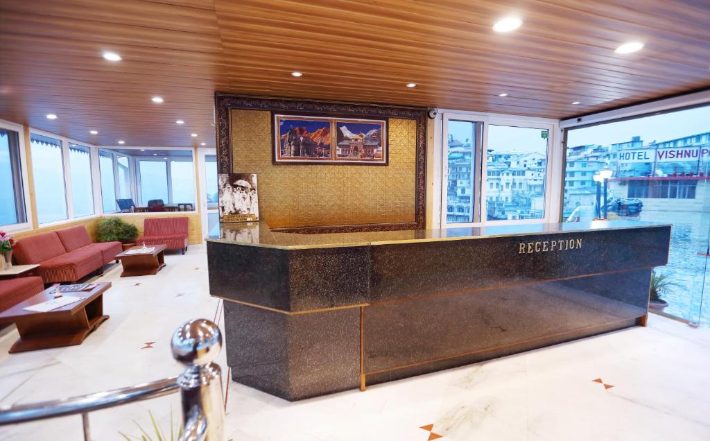 Hotel Vishnu Palace의 전경