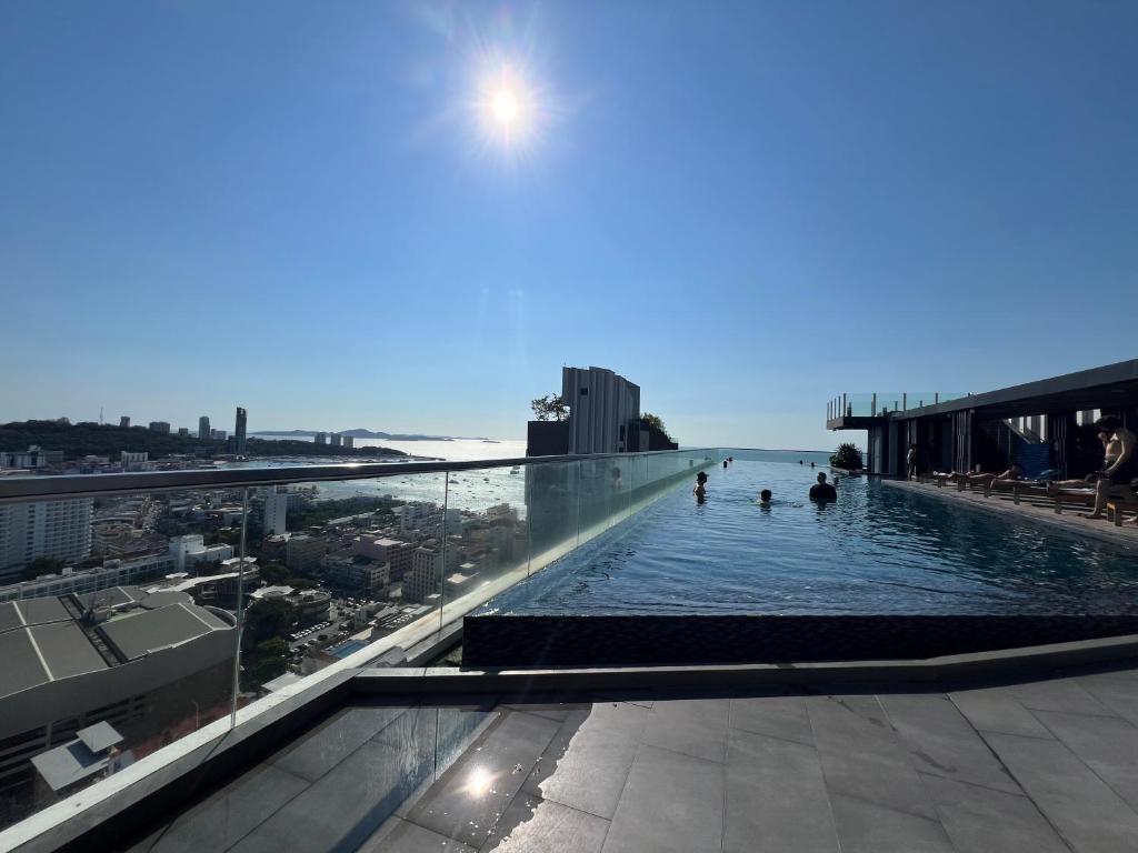 秘狗公寓THE BASE Central, Pattaya South