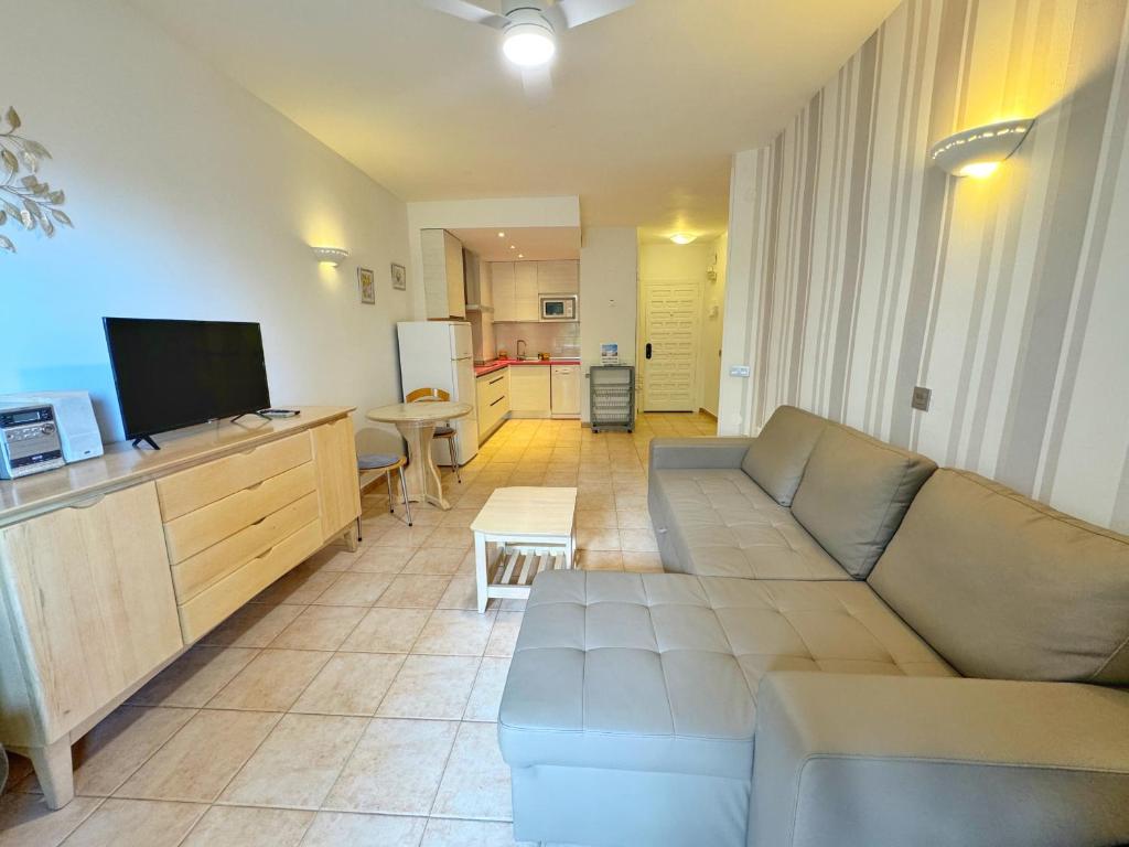797 Holiday Rentals- Precioso piso con vistas al jardin en Benalbeach - 3