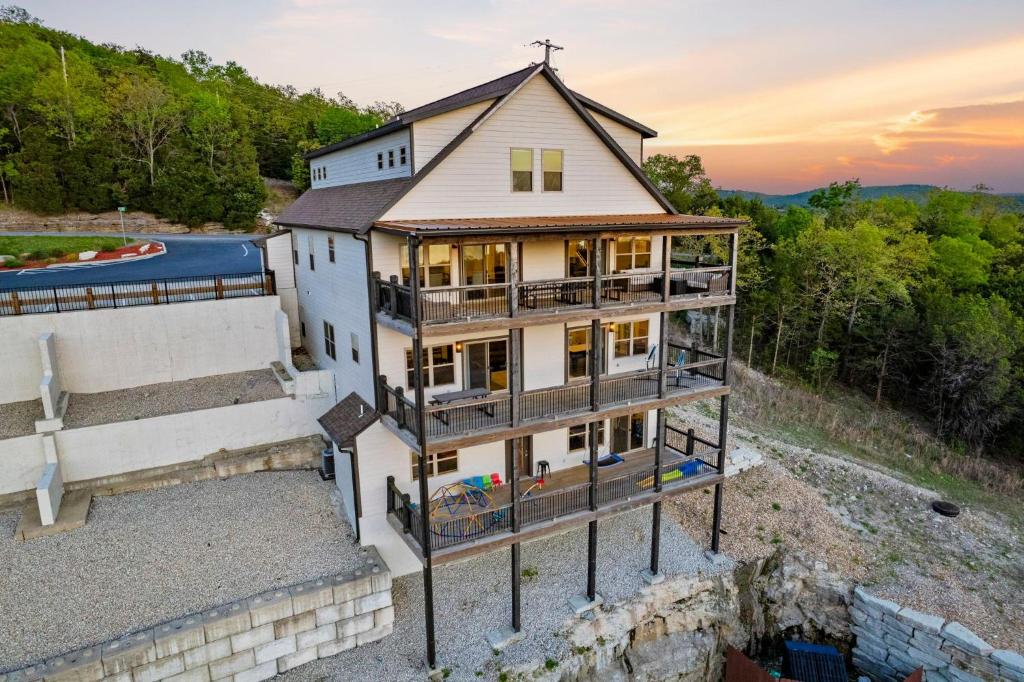 The WOW Factor at Chateau Cove, Branson