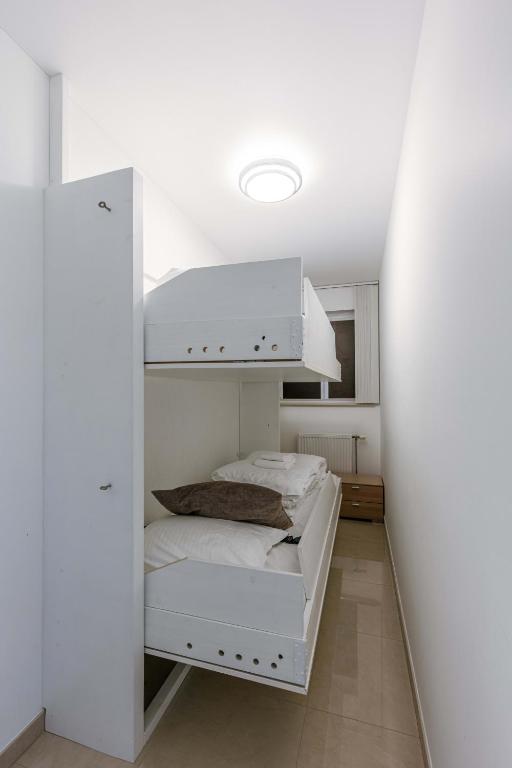 Huswell - Spacious & light apartment with double terrace, Nieuwpoort