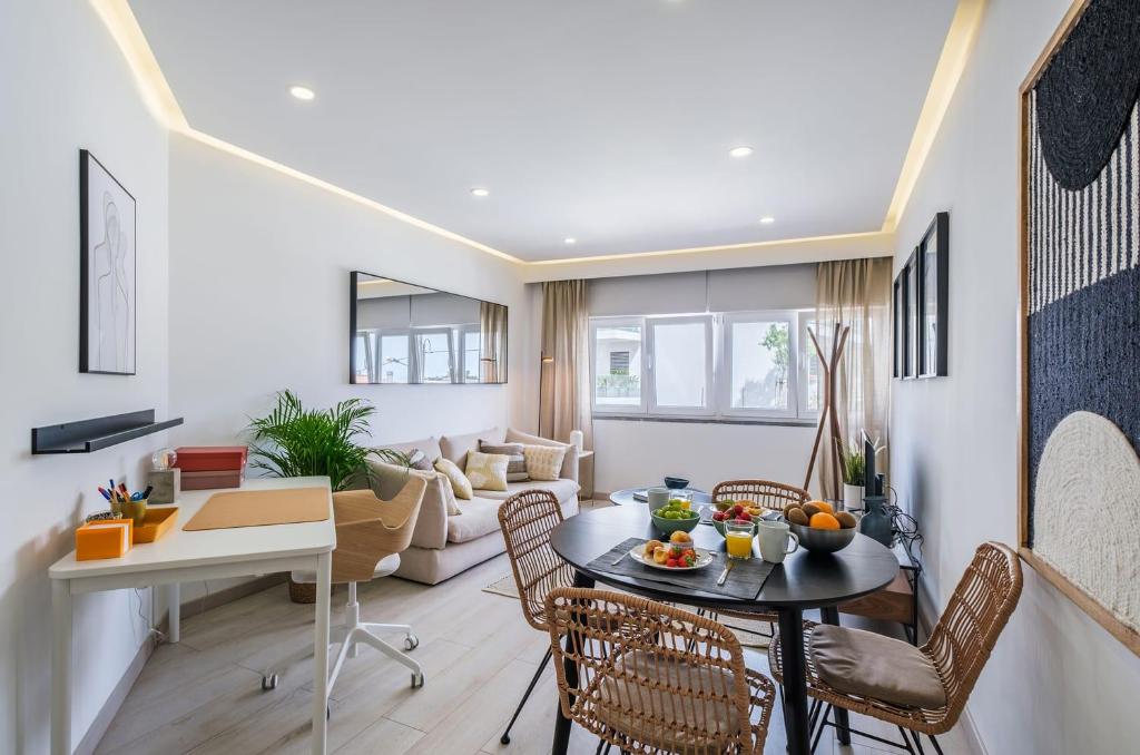 Sea View Apartment in Estoril, Estoril