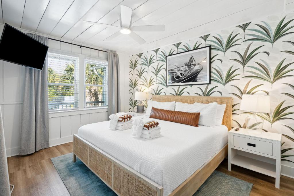 Folliday Inn - The Consul - Room 21, Folly Beach