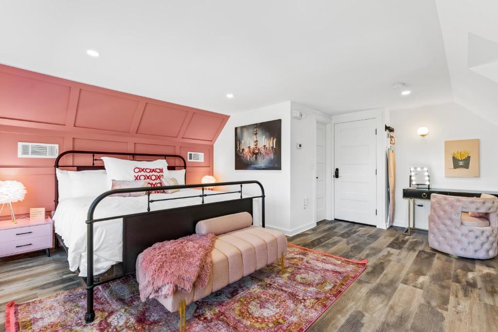 The Emma at The Rise Retreat (L1), Hood