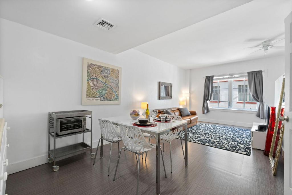 1 Bedroom Suite - Ocean Drive & 6th Street., Miami Beach