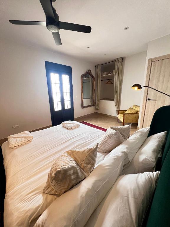 Renovated cinema town house in Comares - 4