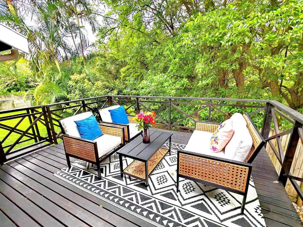 HONEYCOMB TREEHOUSE- Back up Power & Water, 2 Adults & 1 Kid, Durban