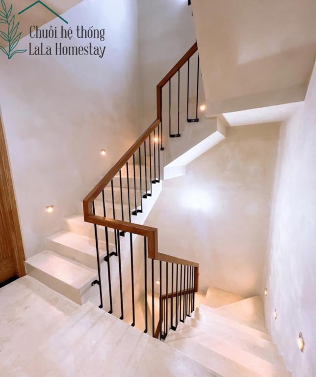 LaLa The Manor Apartment