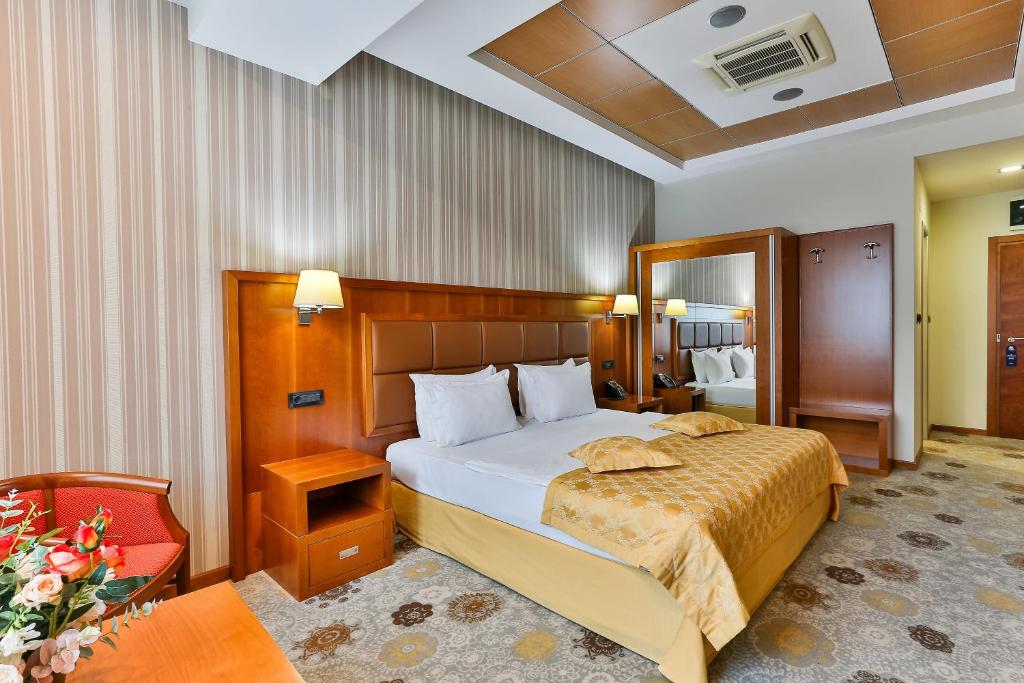 Kings Park Hotel - 1
