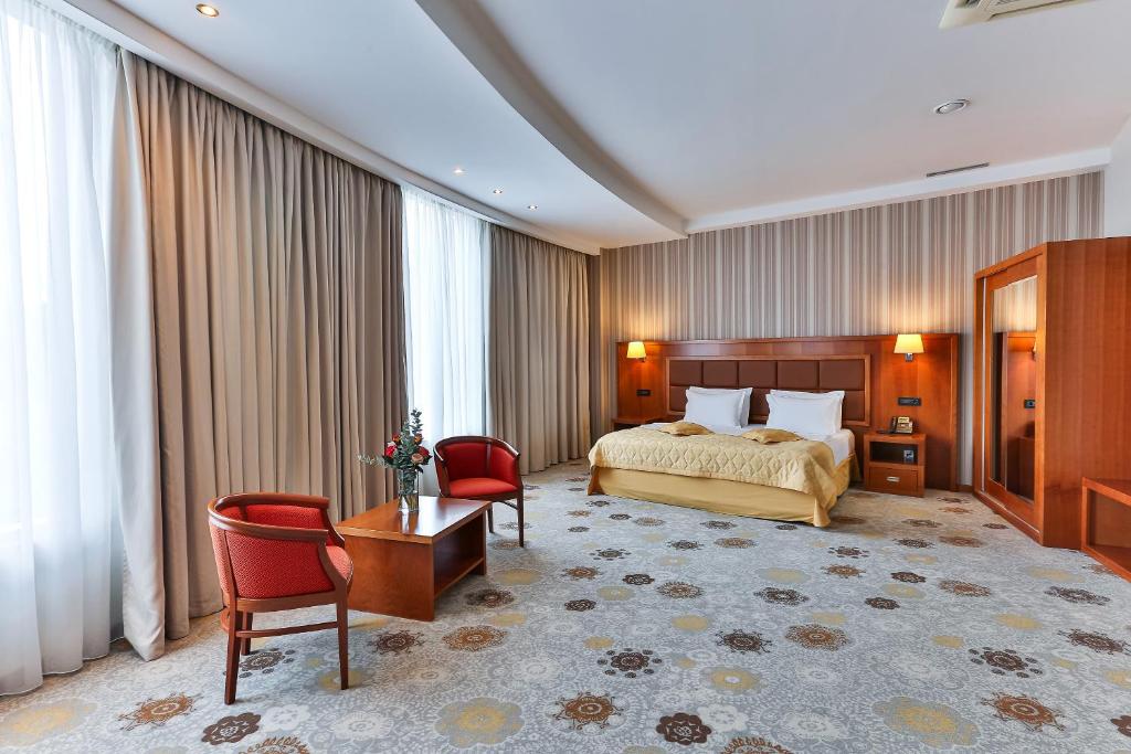 Kings Park Hotel - 4