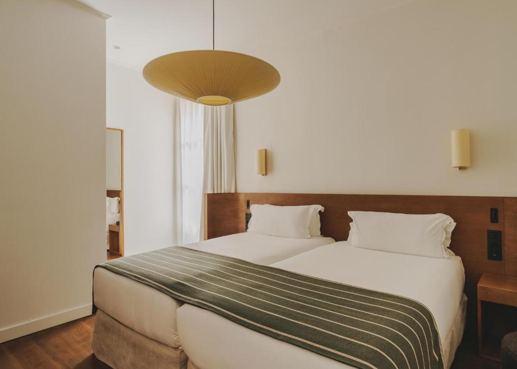 Barcelona Regina Hotel Additional