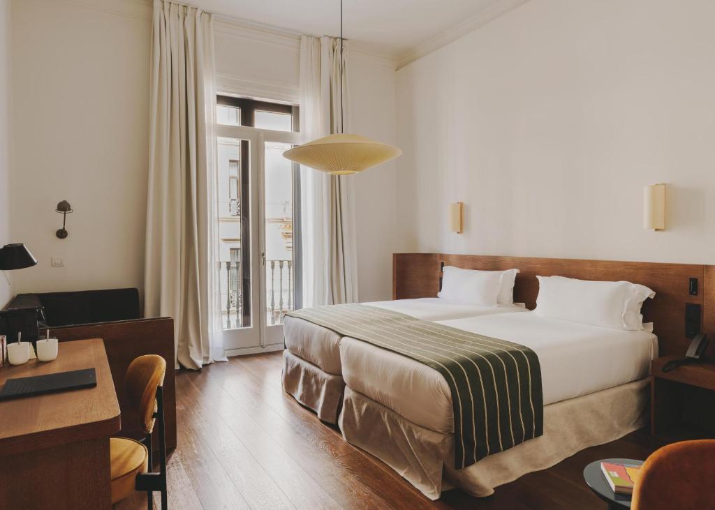 Barcelona Regina Hotel Additional