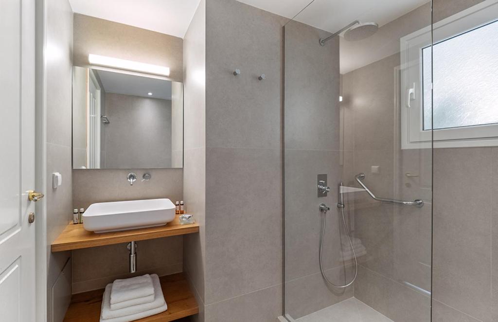 Bella Mare Hotel — Hotel rooms in Kassopei, Ionian Islands