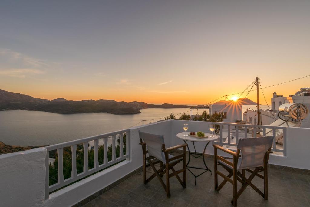 Sunset studio in Plaka, Plaka Milou