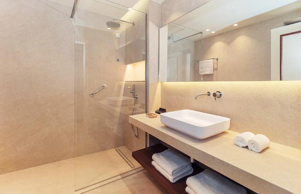 Bella Mare Hotel — Hotel rooms in Kassopei, Ionian Islands