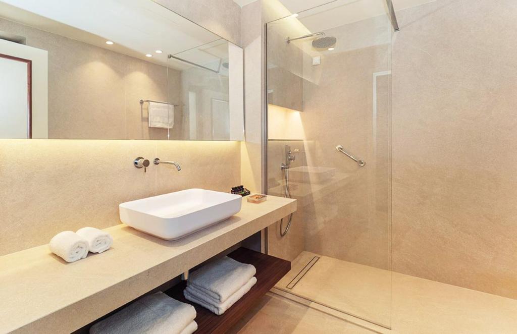 Bella Mare Hotel — Hotel rooms in Kassopei, Ionian Islands