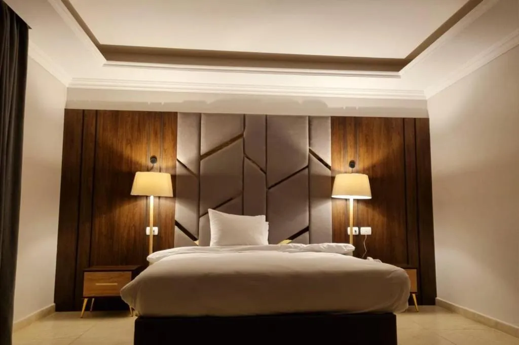 Grand Plaza Hotel & Resort, hotel in Qaryat ash Shamālī