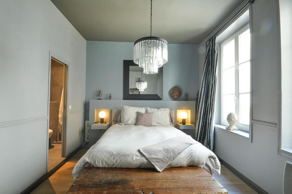 Luxurious 2bdrm 2 ba in the heart of Le Marais - 1