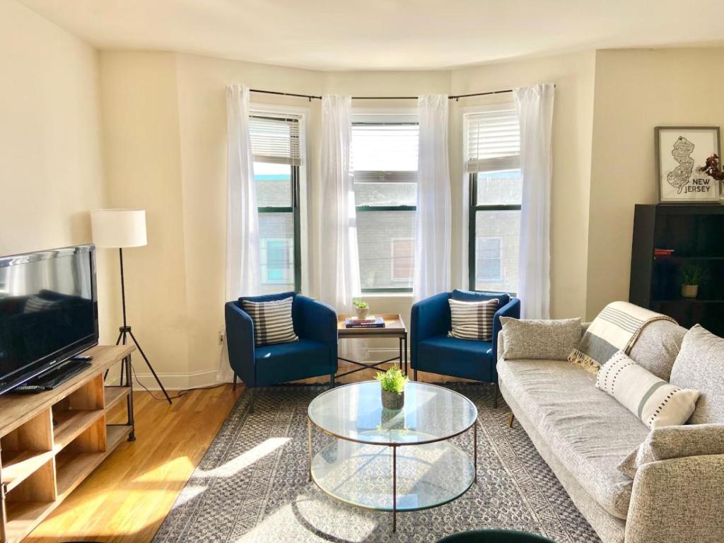 0121-Bright and Spacious 2B 2B, Hoboken